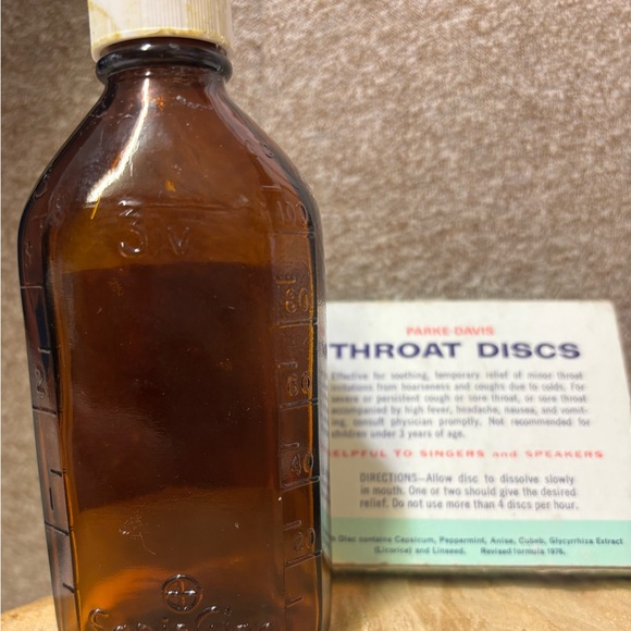 Vintage Nature's Herb Company Rose Water Bottle & 1976 Parke-Davis Throat Box - Picture 5 of 9